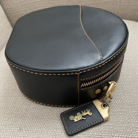 Coach Canteen Crossbody Bag in colour Black new without tags - Picture 8 of 15